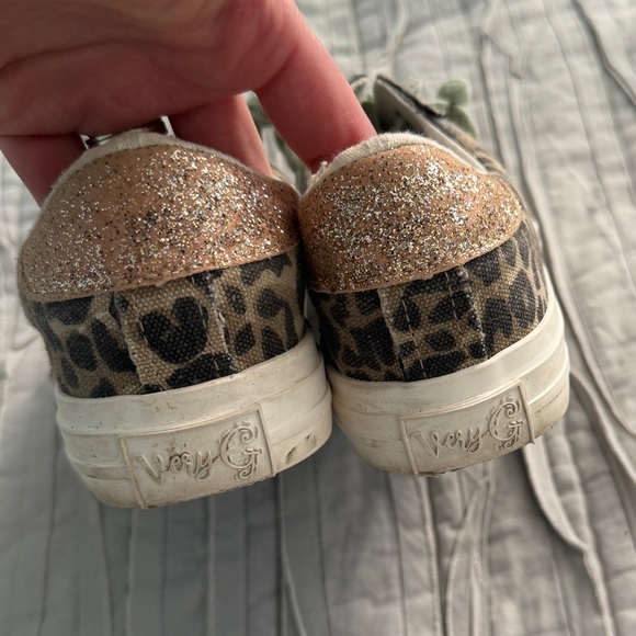 Very G Animal Print Sneakers with Gold Glitter Star
9.5 - Picture 4 of 6